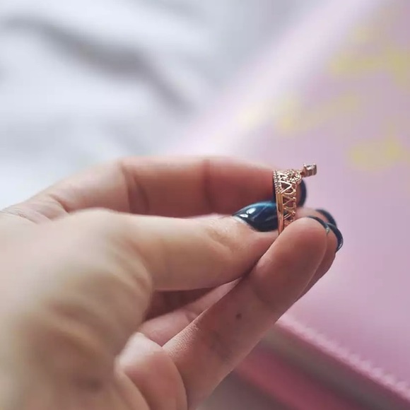 🆕 TATIANA Rose Gold Crystal Crown Ring - Picture 4 of 6